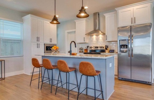 Hope Gardens House | Rooftop Fire Pit ~ 2 mil to Brdwy ~ Sleeps 11