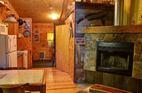 Cherokee Cabin | Rustic Family-Friendly Log Cabin in the Smoky Mountains, North Carolina