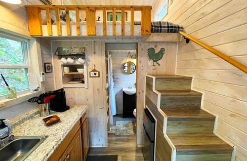Newport Cabin | Rustic Mt. Farmer Cabin Retreat – Nature, Quiet, and Mountain View’s.