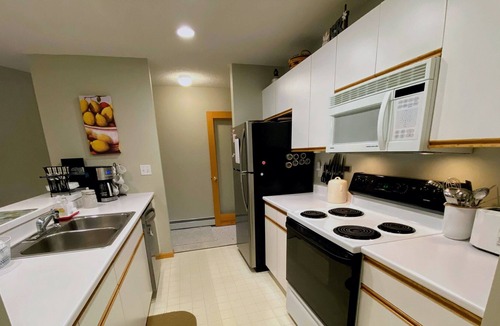 Carroll Apartment | S38 Great location for your White Mtns getaway, close to Cog, Mt Washington Hotel, 1 min to skiing!