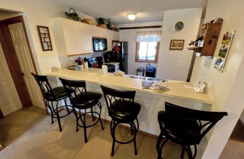 Carroll Apartment | S4 Ski Slope Views Bretton Woods condo with easy access to Mt Washington Skiing White Mountains