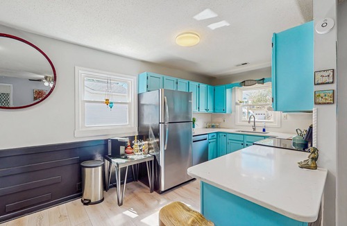 Long Beach Cottage | Salty Pearl: Dog-friendly coastal home with enclosed yard, fire pit and close to beach