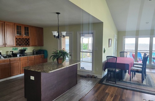 Craven County House | Sandy beachfront house perfect for water sports and breathtaking views