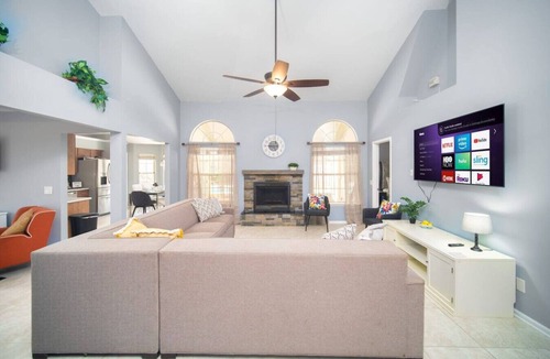 Southside House | ~Screaming Eagle Sleeps 11 Heated Pool & Spa~