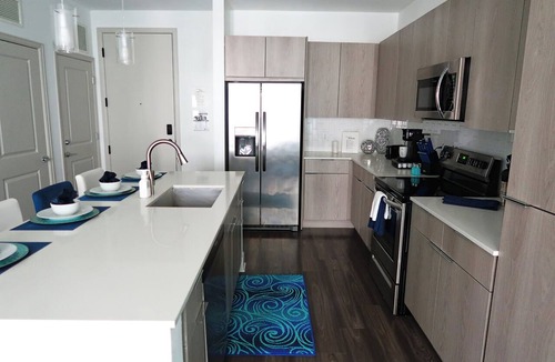 Highlands Apartment | Seaside Retreat - 1BD Lux King in NE Jax