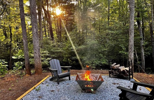 Unaka Cabin | Secluded NC Mtn Red Barn Cabin 3 Acres Near Ocoee Rafting, Lakes, Casino