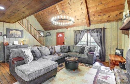 Sevierville House | Secluded Sevierville Cabin: Hot Tub & Mtn Views!