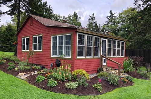 Sandy Point Cottage | SEPTEMBER 28-30 LAST DAYS OPEN IN 2026. DON’T MISS OUT STAYING ON THE WATER