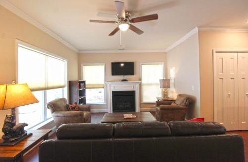 Bryson City Villa | Shady Getaway Beautiful Modern near the Heart of Bryson City