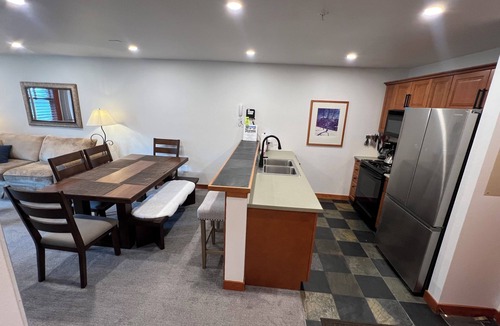 Salt Lake Mountain Resorts Condo | SKI-SLOPE VIEW! 3rd Floor! 1 Bedroom + Den, Sleeps 6! Heated Pool! Ski Locker!