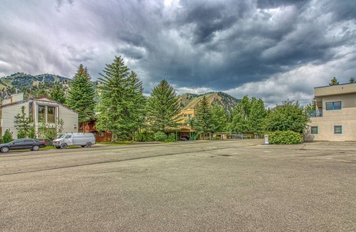 Ketchum Apartment | Skiers' bungalow walking distance to Bald Mountain lifts & downtown!