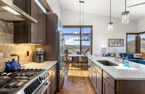 Silverthorne House | Sky Aspen Chalet. 3 BR, 3 Bath Single Fam- Amenities! Views!