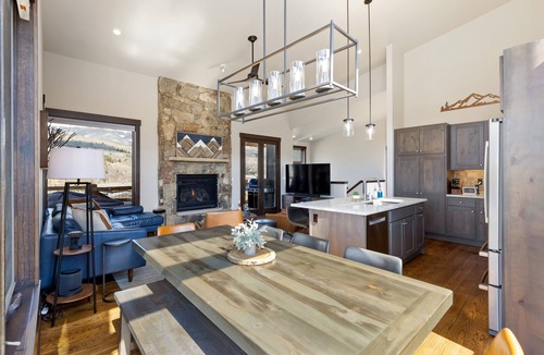 Silverthorne House | Sky Aspen Chalet. 3 BR, 3 Bath Single Fam- Amenities! Views!