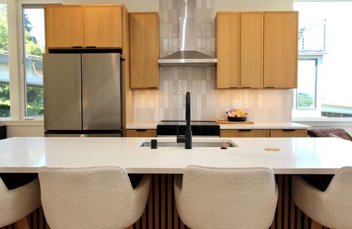 North Admiral House | Skyline Rooftop Lounge, BBQ + Fire Pit, Near FIFA, with AC!