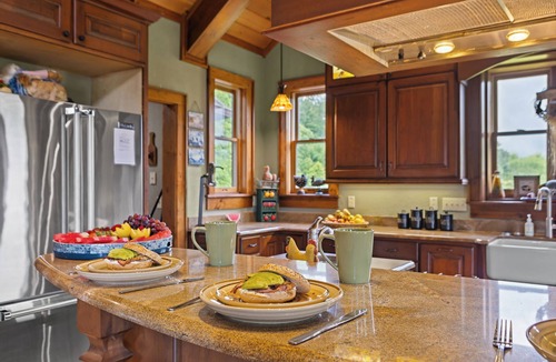 River Ridge House | Sleeps 22 On 17 Acres, River Access, Pet Friendly