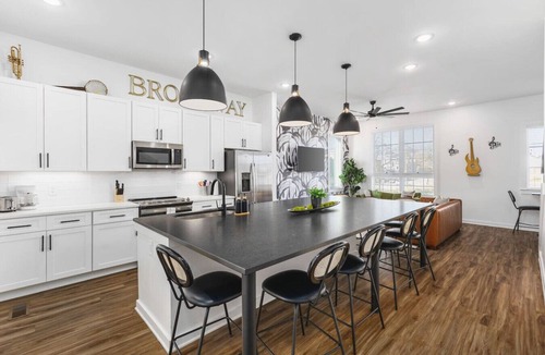 Cleveland Park House | Sleeps 24, TWO Adjacent Homes - Only 3 miles to Broadway