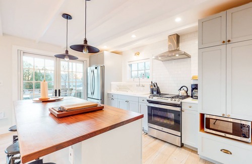 Rockland House | Snowbird-friendly house with alfresco deck, harbor view, & W/D - walk everywhere