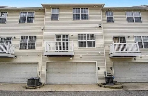 Roseland House | Spacious 3BR 3.5 bath Townhome w/Garage (123P)