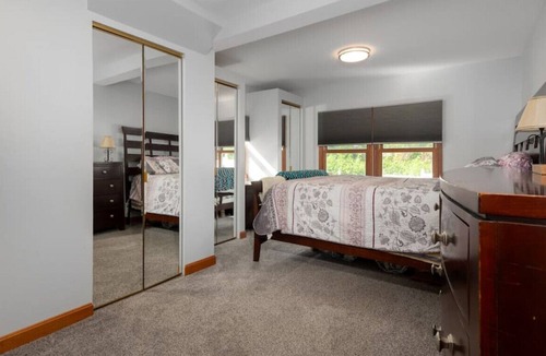 Ocean Park House | SPACIOUS 4 BD | SLEEPS 10 | HOT TUB | OUTSIDE AREA
