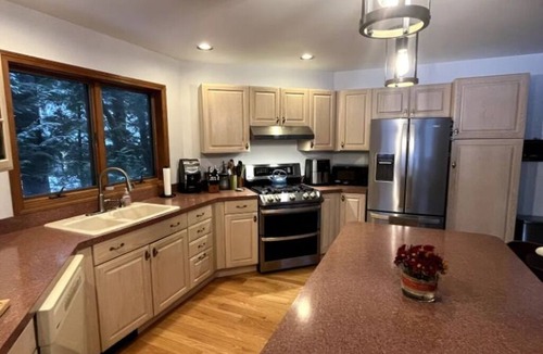 Poultney House | Spacious 4-bedroom lake/ski house in Poultney, VT.