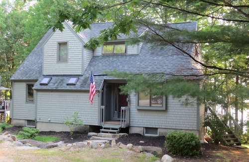Bridgton House | Spacious 4 Bedroom Waterfront Home on Moose Pond/Lake & Pleasant Mountain