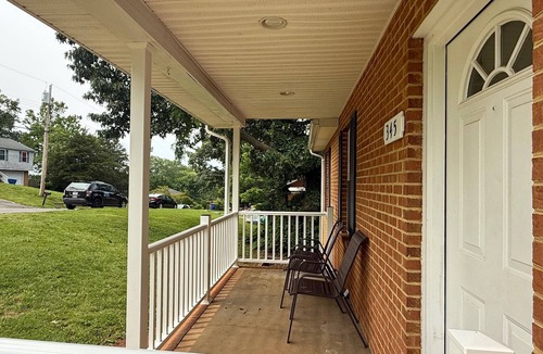 Front Royal House | Spacious 5-bedroom house with WiFi, AC in charming Front Royal