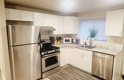 Mount Baker House | Spacious 5br/3ba home with 8bed - Near Airport, Downtown & Train station