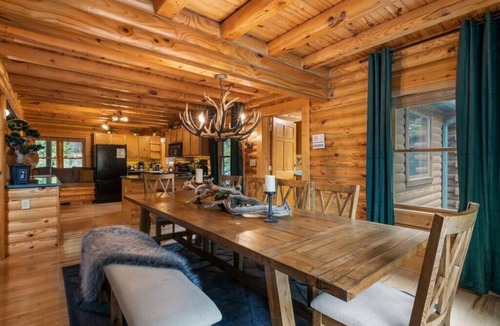 Skyland Cabin | Spacious 6-bedroom lodge in lovely Hendersonville