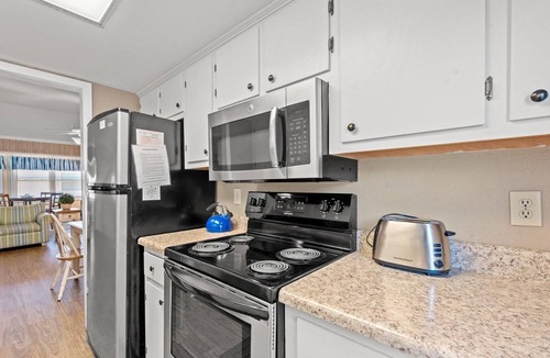 Myrtle Beach House | Spacious and Secluded Cottage 59G in the Heart of Myrtle Beach's Shore Drive