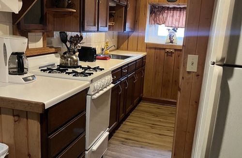 Great Valley Ski Chalet | Spacious & Beautiful 8 Bdrm Chalet Set Up For Large Group Entertaining!