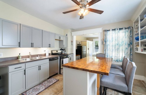 Ashfield House | Spacious Broadway Home Downtown Western Modern Charm