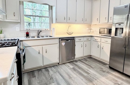 Marietta House | Spacious Luxury Charming 4-bedroom2/5 baths, Creek View, Game Room in Marietta