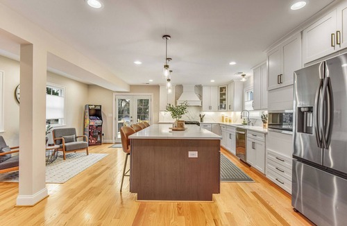 Leesburg's Old and Historic District House | Spacious, Luxury Property - Downtown Leesburg