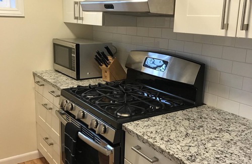 Bryant Apartment | Spacious & Modern 1 Bedroom Bryant Retreat Near UW
