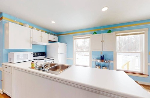 Boothbay Harbor House | Spacious single-level duplex with fast WiFi, two full kitchens, deck, & yard