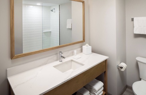 Orono Hotel | Spacious University Retreatin UMaine! Pet Friendly Unit w/Gym & Free Parking!