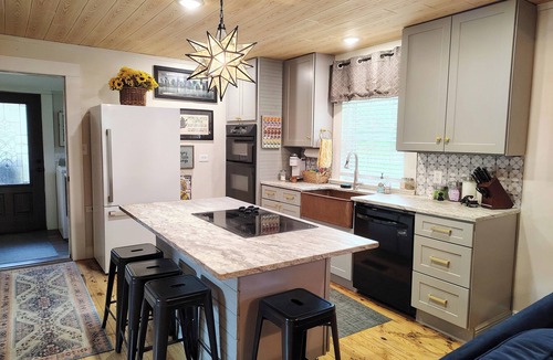 Steele Cottage | Steele Magnolia -Newly renovated charming cottage