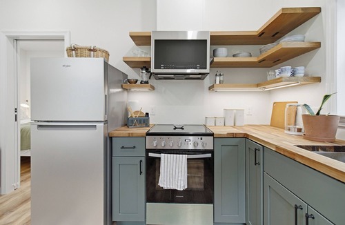 Lewiston Cottage | Steps from Bates College, Quiet & Beautiful Cottage with Kitchen, W/D and AC!