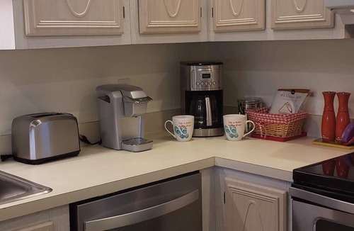 St. Augustine Beach Villa | STEPS TO THE BEACH, SABTC 2BR/2BA VILLA, CLEAN, QUIET, POOLS, 5-STAR REVIEWS!