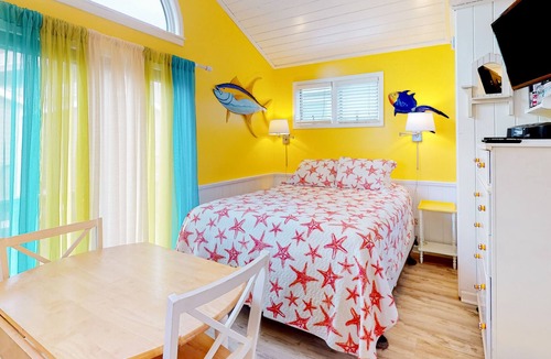 Hatteras Cottage | Studio cottage with on-site beach access, 2 decks, & central AC
