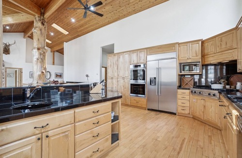Gorgosa House | Stunning Golf Course Retreat on 15th Hole at Jeremy Ranch
