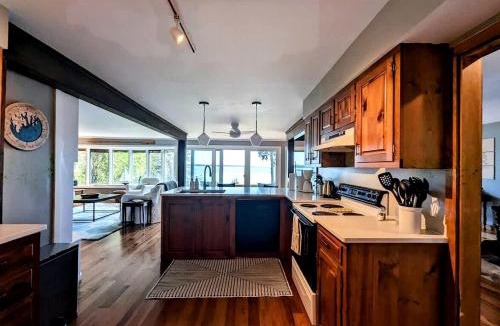 Gouldsboro House | Stunning Oceanfront Ranch Cottage with Private Beach & Fire Pit Near Acadia National Park, Gouldsboro Maine