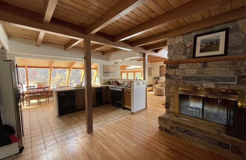Manchester House | Stunning Private Lakehouse with Dock and outdoor Hot Tub