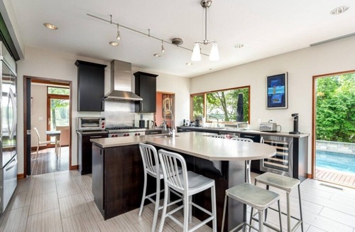 Hillsmere House | Stunning Waterfront Retreat w/Pool, Private Dock & Sauna Near Downtown Annapolis