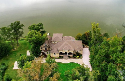 Earlville Villa | Stunning waterfront villa, indoor pool, kids swingset
