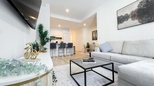Financial District Apartment | Stylish 3BR Luxury Retreat in the Heart of FiDi