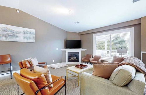 Douglas Condo | Stylish dog-friendly retreat with furnished deck, pool, & firepits