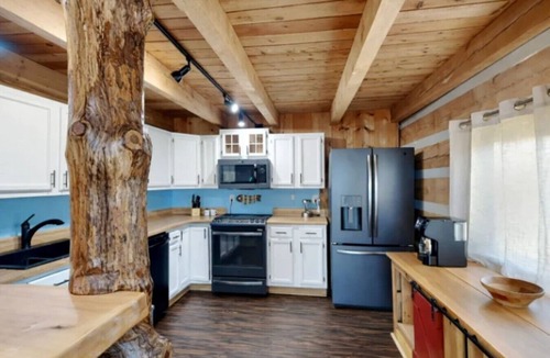 Dandridge Cabin | Summer Breezie Lakeside | Heated Cocktail Pool, Hot Tub & Douglas Lake Views