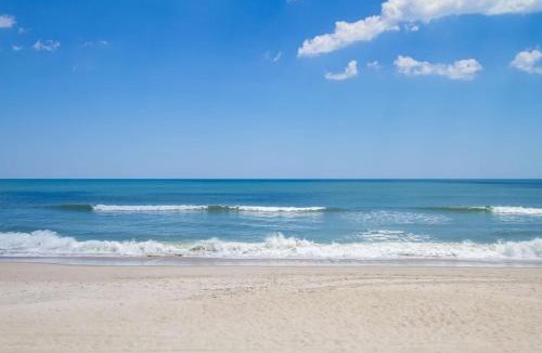 North Carolina Coast House | Surf Haus by Carolina Beach Realty