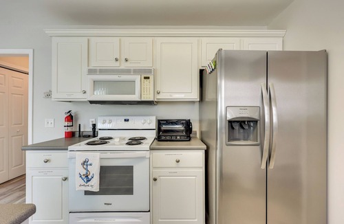 Southport House | ‘Sweet Tee Retreat’ in Southport Golf Community!
